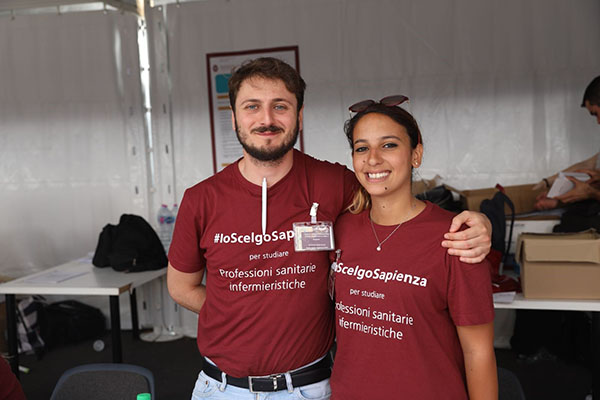 Studenti della Facolatà all'edizione precedente di Porte Aperte