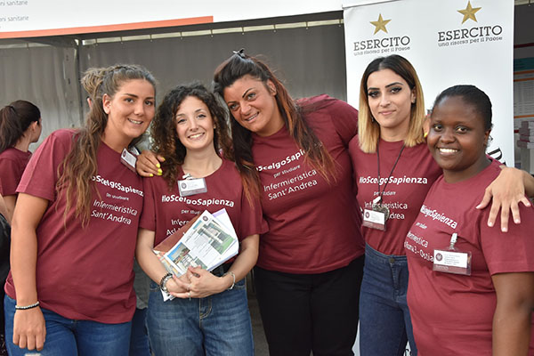 Studenti della Facolatà all'edizione precedente di Porte Aperte